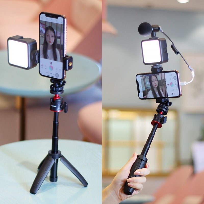 0Mobile Vlog Selfie StickProduct information:
 
 Type: vlog bracket set
 
 Model: Combo 8
 
 Weight: 514g
 
 Size: 15*18*9cm


 


 Packing list：

phone stand X1Mobile Phone Vlog